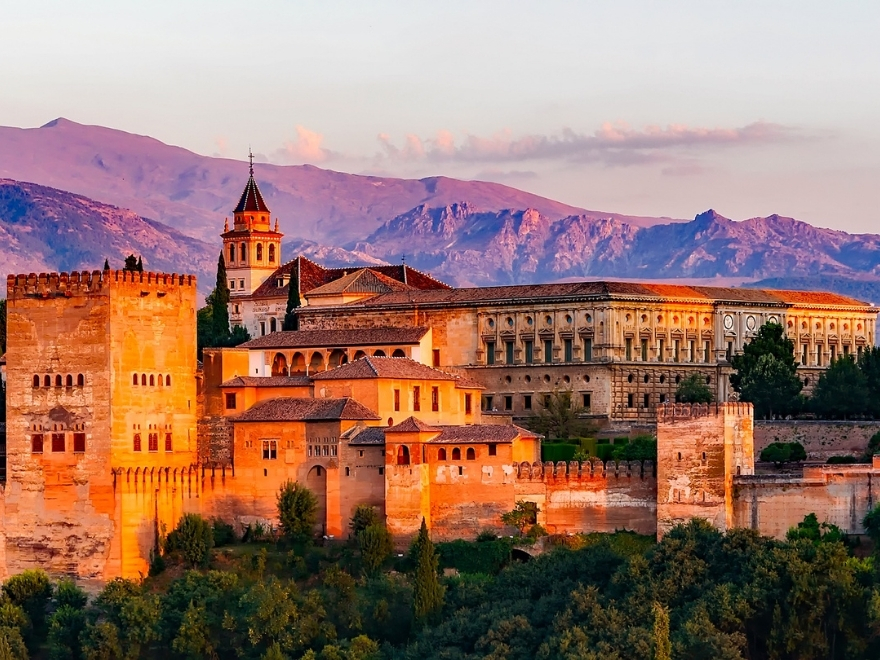 Endülüs’ten Katalonya’ya Masalsı Büyük İspanya & Endülüs Turu Elhamra Sarayı Dahil | 7 Gece | İstanbul Çıkış | Bcn-Mad | THY 19.03