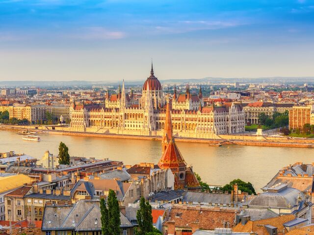 GÖRKEMLİ ORTA AVRUPA : BUDAPEŞTE-PRAG-VİYANA 2025 Yaz Dönemi Türk Hava Yolları ile 7 Gece (BUD-VIE)