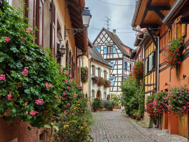 İzmir’den Direkt Hareket Görkemli Rüya Üçgeni İsviçre – Fransa – Almanya Yılbaşı Özel SunExpress Hava Yolları ile 5 Gece