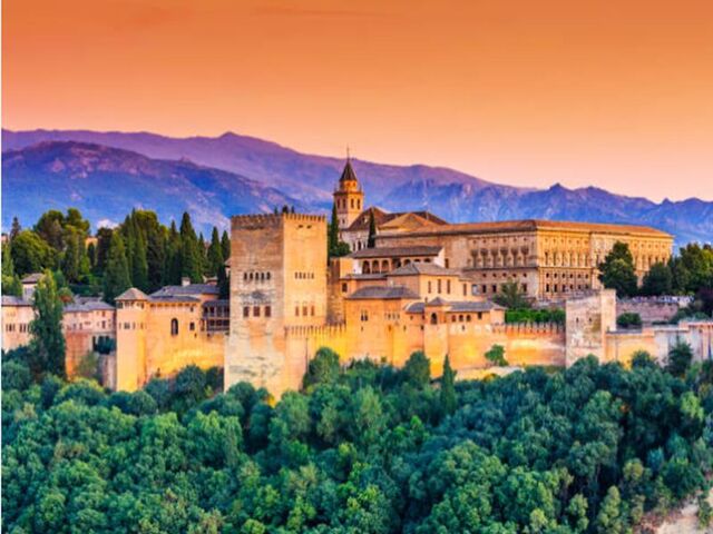 Endülüs’ten Katalonya’ya Masalsı Büyük İspanya & Endülüs Turu Elhamra Sarayı Dahil | 7 Gece | İstanbul Çıkış | Bcn-Mad | THY 19.03
